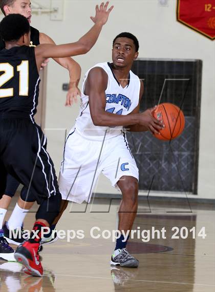 Thumbnail 1 in Compton vs. Bishop Montgomery (Fairfax State Preview) photogallery.