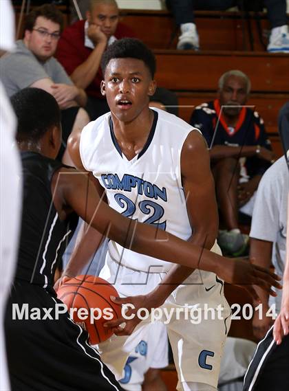 Thumbnail 2 in Compton vs. Bishop Montgomery (Fairfax State Preview) photogallery.