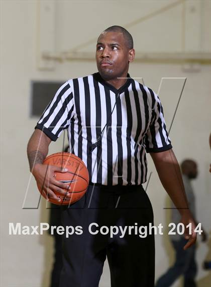 Thumbnail 2 in Compton vs. Bishop Montgomery (Fairfax State Preview) photogallery.