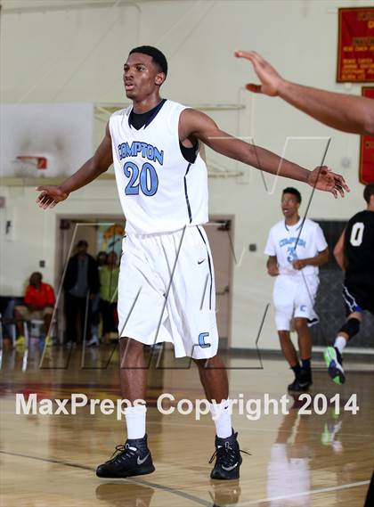 Thumbnail 3 in Compton vs. Bishop Montgomery (Fairfax State Preview) photogallery.
