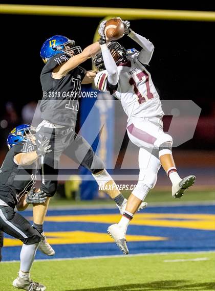 Thumbnail 3 in Lincoln vs. Whitney photogallery.