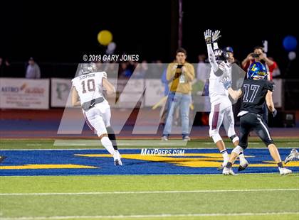 Thumbnail 3 in Lincoln vs. Whitney photogallery.