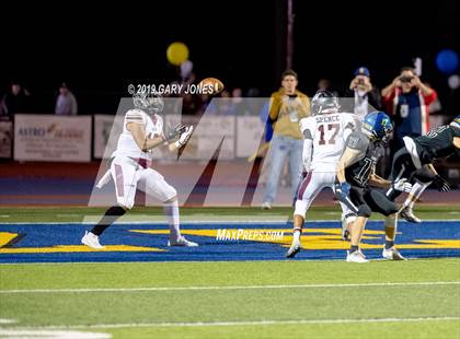 Thumbnail 2 in Lincoln vs. Whitney photogallery.