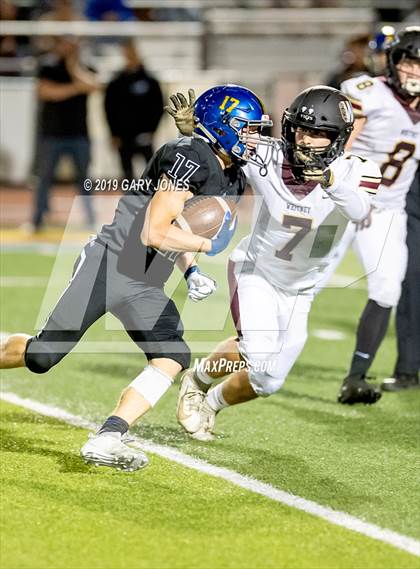 Thumbnail 3 in Lincoln vs. Whitney photogallery.