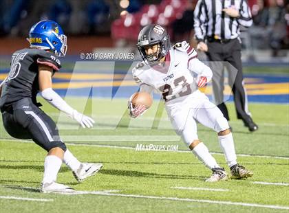 Thumbnail 1 in Lincoln vs. Whitney photogallery.