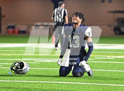 Thumbnail 3 in West Orange-Stark vs. China Spring (UIL 4A Regional Playoffs) photogallery.