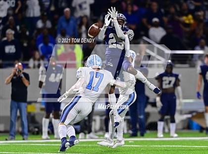 Thumbnail 3 in West Orange-Stark vs. China Spring (UIL 4A Regional Playoffs) photogallery.