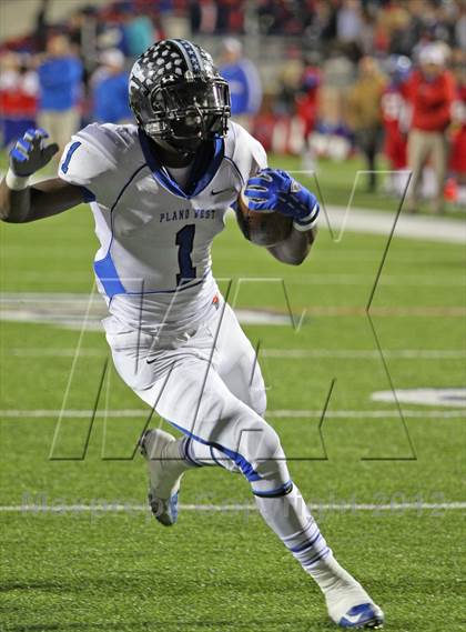Thumbnail 2 in Plano West vs. South Garland (UIL 5A Division 2 Area Playoff) photogallery.