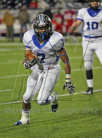 Thumbnail 3 in Plano West vs. South Garland (UIL 5A Division 2 Area Playoff) photogallery.