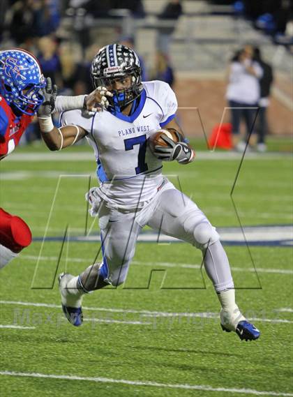 Thumbnail 2 in Plano West vs. South Garland (UIL 5A Division 2 Area Playoff) photogallery.