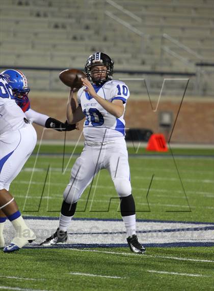 Thumbnail 2 in Plano West vs. South Garland (UIL 5A Division 2 Area Playoff) photogallery.