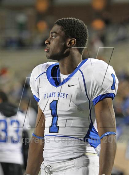 Thumbnail 1 in Plano West vs. South Garland (UIL 5A Division 2 Area Playoff) photogallery.