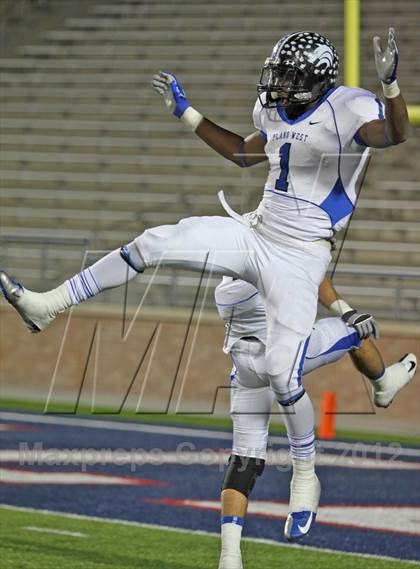 Thumbnail 2 in Plano West vs. South Garland (UIL 5A Division 2 Area Playoff) photogallery.