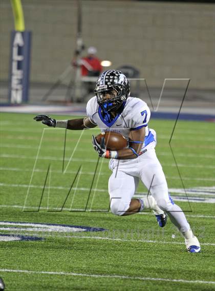 Thumbnail 1 in Plano West vs. South Garland (UIL 5A Division 2 Area Playoff) photogallery.