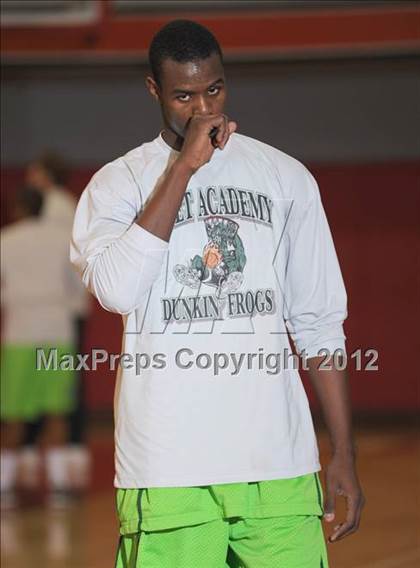 Thumbnail 1 in Ribet Academy @ Village Christian (CIF SS D5AA Semifinal) photogallery.