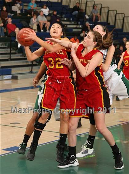 Thumbnail 2 in La Costa Canyon vs. Woodbridge (So Cal Holiday Prep Classic) photogallery.