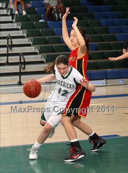 Thumbnail 2 in La Costa Canyon vs. Woodbridge (So Cal Holiday Prep Classic) photogallery.