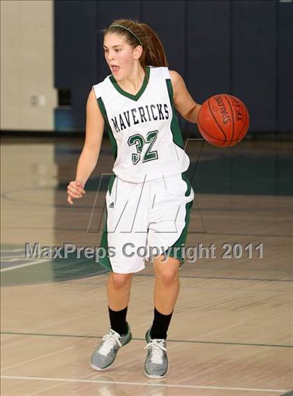 Thumbnail 2 in La Costa Canyon vs. Woodbridge (So Cal Holiday Prep Classic) photogallery.