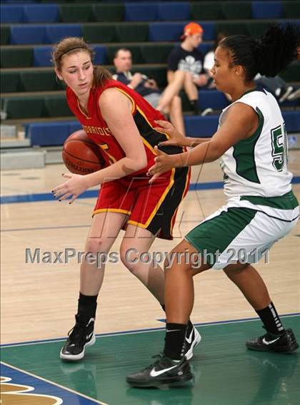 Thumbnail 3 in La Costa Canyon vs. Woodbridge (So Cal Holiday Prep Classic) photogallery.