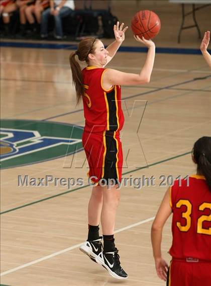Thumbnail 1 in La Costa Canyon vs. Woodbridge (So Cal Holiday Prep Classic) photogallery.