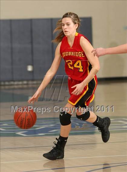 Thumbnail 2 in La Costa Canyon vs. Woodbridge (So Cal Holiday Prep Classic) photogallery.