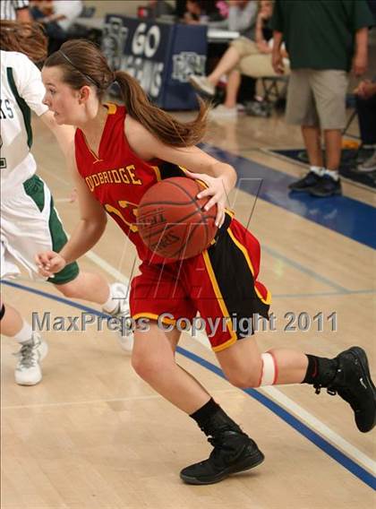 Thumbnail 1 in La Costa Canyon vs. Woodbridge (So Cal Holiday Prep Classic) photogallery.