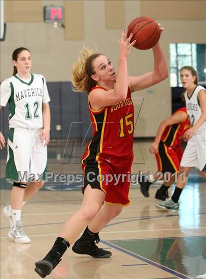 Thumbnail 3 in La Costa Canyon vs. Woodbridge (So Cal Holiday Prep Classic) photogallery.