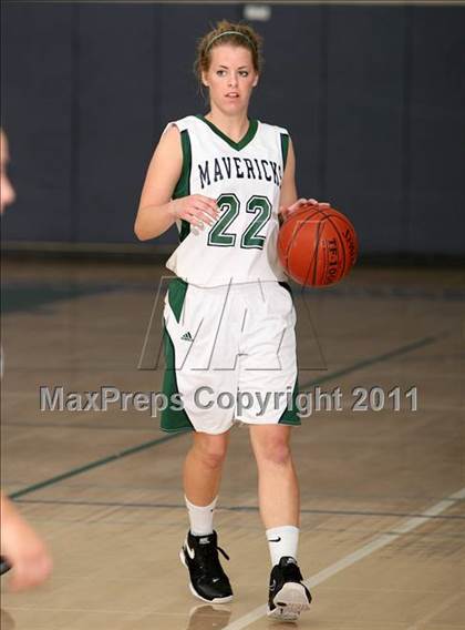 Thumbnail 2 in La Costa Canyon vs. Woodbridge (So Cal Holiday Prep Classic) photogallery.
