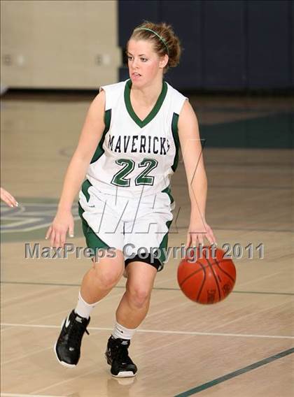 Thumbnail 3 in La Costa Canyon vs. Woodbridge (So Cal Holiday Prep Classic) photogallery.
