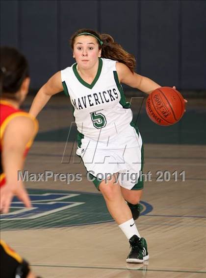 Thumbnail 2 in La Costa Canyon vs. Woodbridge (So Cal Holiday Prep Classic) photogallery.