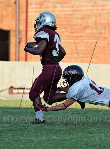 Thumbnail 1 in Maryville vs. Alcoa photogallery.