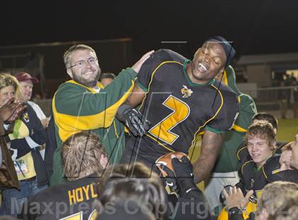 Thumbnail 1 in Yulee's Derrick Henry breaks national rushing record photogallery.
