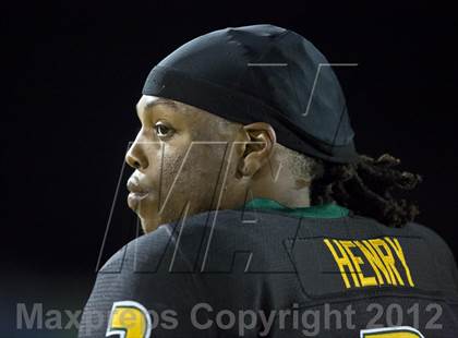 Thumbnail 3 in Yulee's Derrick Henry breaks national rushing record photogallery.