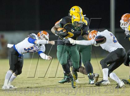 Thumbnail 1 in Yulee's Derrick Henry breaks national rushing record photogallery.