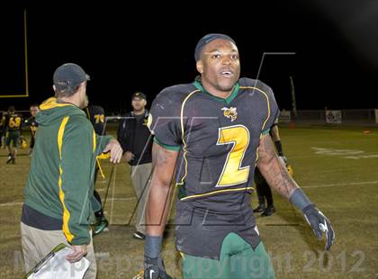 Thumbnail 3 in Yulee's Derrick Henry breaks national rushing record photogallery.