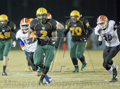 Thumbnail 3 in Yulee's Derrick Henry breaks national rushing record photogallery.