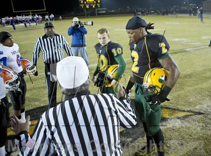 Thumbnail 3 in Yulee's Derrick Henry breaks national rushing record photogallery.