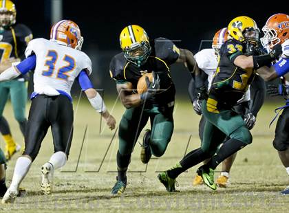Thumbnail 1 in Yulee's Derrick Henry breaks national rushing record photogallery.