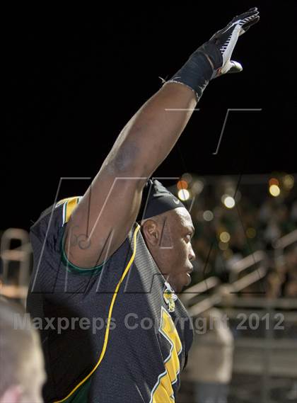 Thumbnail 3 in Yulee's Derrick Henry breaks national rushing record photogallery.