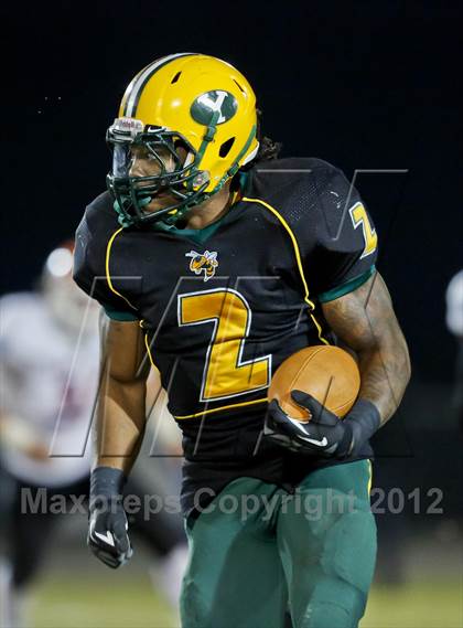 Thumbnail 3 in Yulee's Derrick Henry breaks national rushing record photogallery.