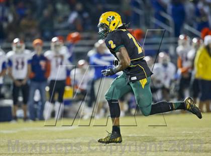Thumbnail 1 in Yulee's Derrick Henry breaks national rushing record photogallery.