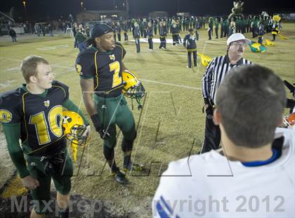 Thumbnail 1 in Yulee's Derrick Henry breaks national rushing record photogallery.