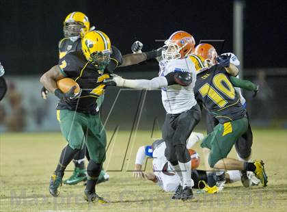 Thumbnail 2 in Yulee's Derrick Henry breaks national rushing record photogallery.
