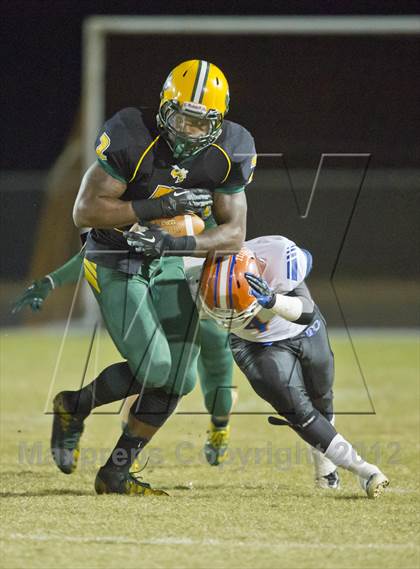 Thumbnail 3 in Yulee's Derrick Henry breaks national rushing record photogallery.