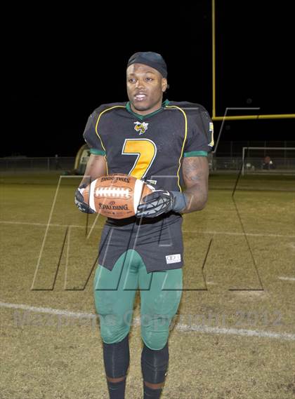 Thumbnail 3 in Yulee's Derrick Henry breaks national rushing record photogallery.