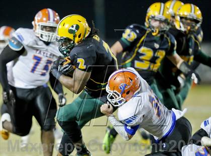 Thumbnail 2 in Yulee's Derrick Henry breaks national rushing record photogallery.