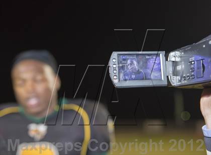 Thumbnail 3 in Yulee's Derrick Henry breaks national rushing record photogallery.
