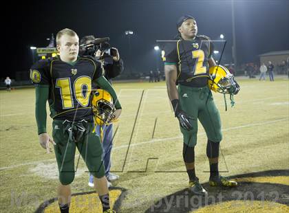 Thumbnail 2 in Yulee's Derrick Henry breaks national rushing record photogallery.