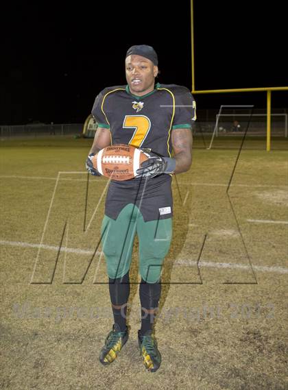 Thumbnail 1 in Yulee's Derrick Henry breaks national rushing record photogallery.