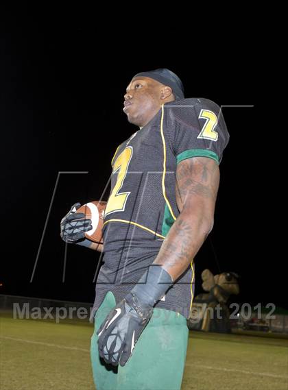 Thumbnail 2 in Yulee's Derrick Henry breaks national rushing record photogallery.